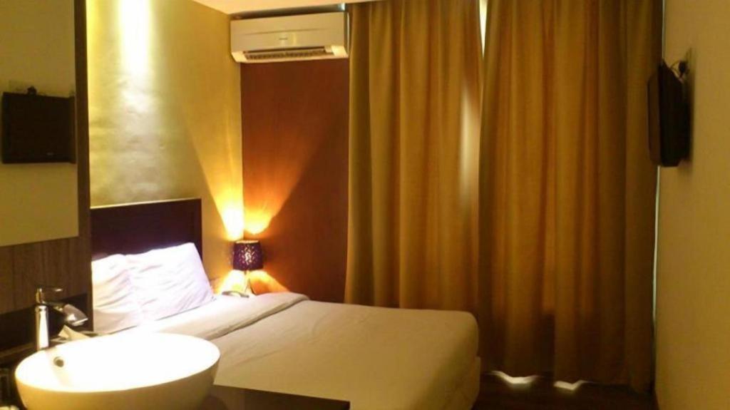 Zotel Business & Leisure Hotel Kuching Dış mekan fotoğraf