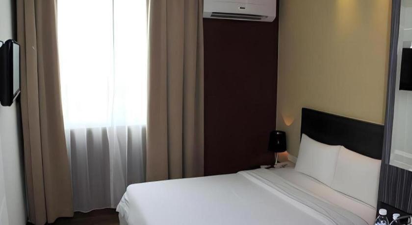 Zotel Business & Leisure Hotel Kuching Dış mekan fotoğraf